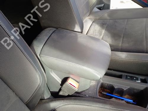 Accoudoir central VW T-ROC (A11, D11) 1.0 TSI (116 hp) 31341024