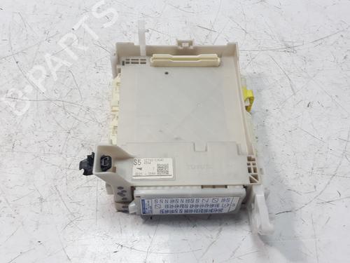 Used Fuse box TOYOTA YARIS (_P13_) [2010-2020]  13551417