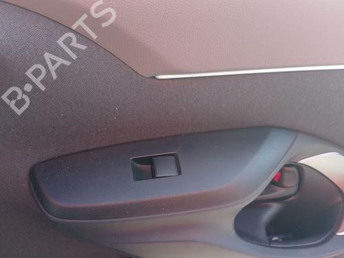 Used Right front window switch TOYOTA YARIS CROSS (MXP_) 1.5 Hybrid (MXPJ10) (116 hp) 31931559