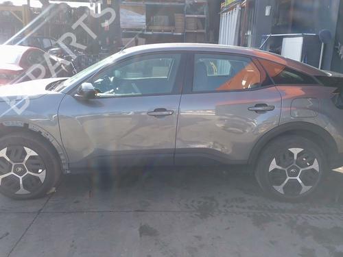 Armrest / Center console CITROËN C4 III (BA_, BB_, BC_) 1.2 PureTech 130 (BAHNSA, BAHNSB) | BP31706094I20