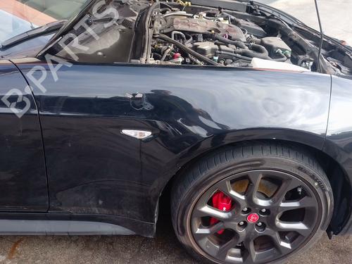 kotfluegel-rechts-vorne-abarth-124-spider-2016-38800860 main image