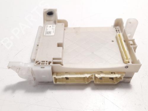 Used Fuse box TOYOTA YARIS (_P13_) 1.5 Hybrid (NHP130_, NHP130) (101 hp) 7986524
