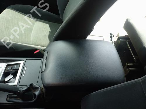 Used Armrest / Center console Armrest / Center console TOYOTA LAND CRUISER PRADO (_J15_) 2.8 D-4D (GDJ155, GDJ150) (204 hp) 33758139 33758139