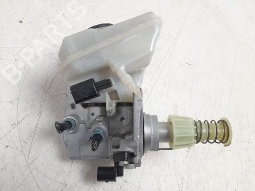 master-brake-audi-a4-b9-avant-8w5-8wd-20-tdi-8w0611021d-2015-21535645 main image