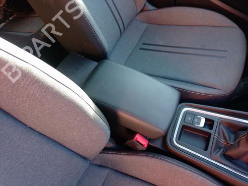 Accoudoir central SEAT ATECA (KH7, KHP) 1.5 TSI (150 hp) 32868035