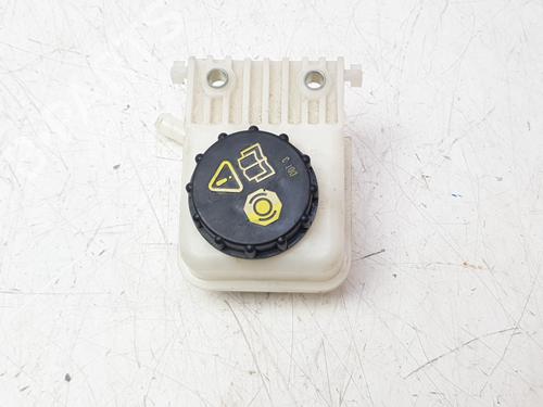 Brake fluid reservoir MAZDA 3 Hatchback (BP) 2.0 SKYACTIV-G M Hybrid | BP36406598M118 - Image 3