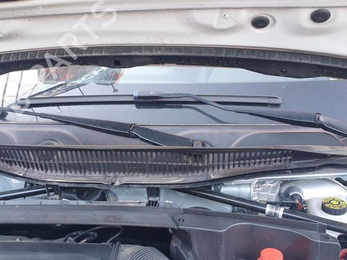 Used Front windshield wiper arm BMW X1 (F48) sDrive 18 d (150 hp) 21058311