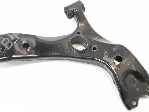Used Right front suspension arm TOYOTA AURIS (_E18_) [2012-2018]  6937820