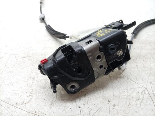 rear-left-lock-ds-ds-3-ds-3-crossback-ur_-uc_-uj_-2018-32035317 main image