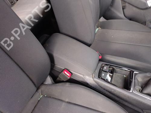Accoudoir central AUDI Q2 (GAB, GAG) 30 TDI (116 hp) 31990647