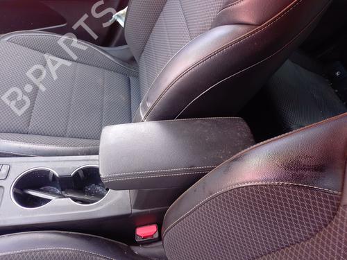 Apoyobrazos central Apoyobrazos central RENAULT ARKANA I (LCM_, LDN_) 1.3 TCe 140 (LDN0) (140 hp) 33975204 33975204