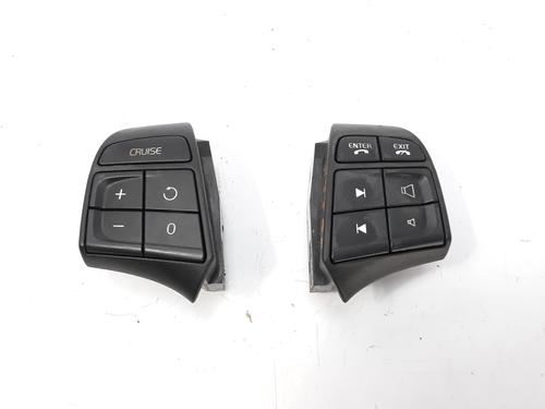 Used Steering wheel controls VOLVO C30 (533) 2.0 D (136 hp) 7040923