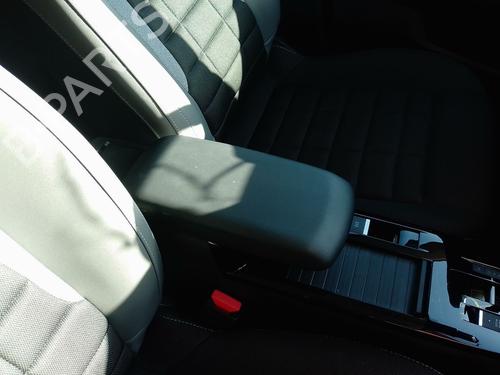 Used Armrest / Center console CITROËN C4 III (BA_, BB_, BC_) 1.2 PureTech 130 (BAHNSA, BAHNSB) (130 hp) 31706094