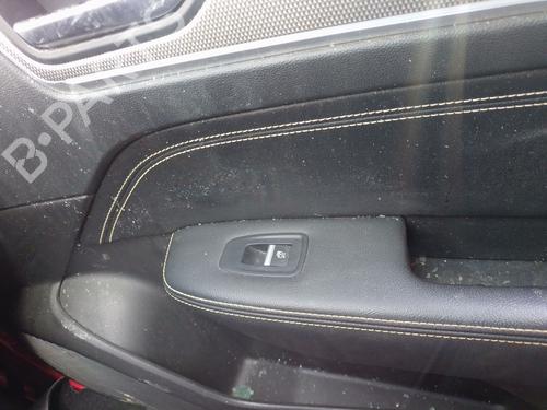 right-front-window-switch-renault-arkana-i-lcm_-ldn_-2019-33986778 main image