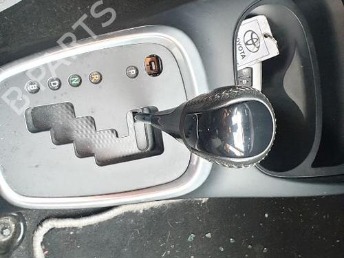 Used Gear lever TOYOTA YARIS (_P13_) 1.5 Hybrid (NHP130_, NHP130) (101 hp) 24124531