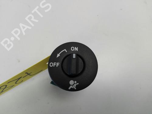Used Switch RENAULT MEGANE III Hatchback (BZ0/1_, B3_) 1.5 dCi (BZ09, BZ0D, BZ1W, BZ29, BZ14) (110 hp) 2549031