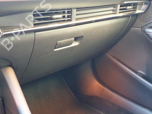 Handskerum MAZDA 3 Hatchback (BP) [2018-2025]  21575758
