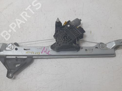 vindusheismekanisme-venstre-bak-dacia-duster-hm_-2017-33273258 main image