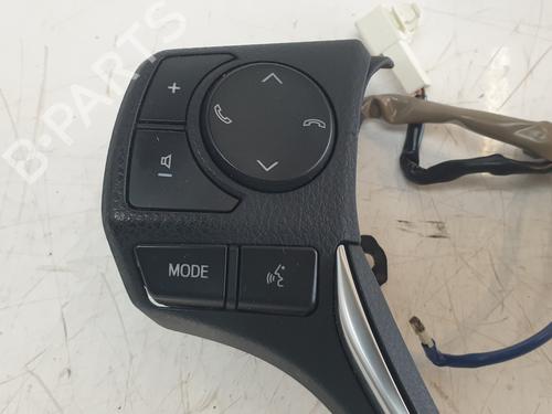 Steering wheel controls TOYOTA AURIS (_E18_) 1.8 Hybrid (ZWE186_, ZWE186R) | BP29400233E15 