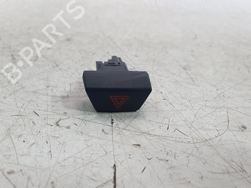 warning-switch-nissan-juke-f16_-2019-32868134 main image