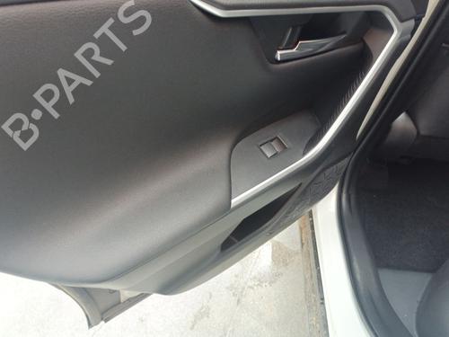 Raamschakelaar links achter TOYOTA RAV 4 V (_A5_, _H5_) 2.5 Hybrid (AXAH52) (218 hp) 28211487