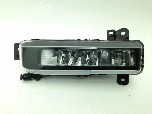 Used Left front fog light BMW 1 (F40) 118 d (150 hp) 32349587