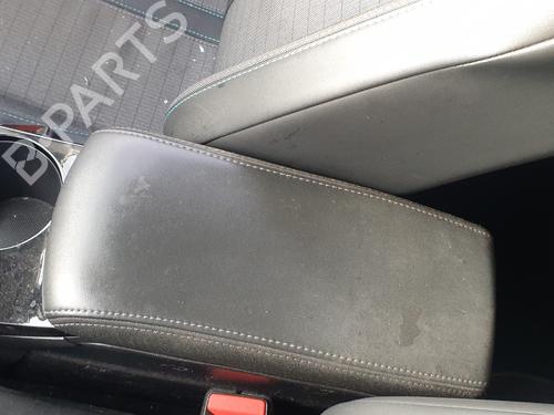 Used Armrest / Center console PEUGEOT 2008 II (UD_, US_, UY_, UJ_, UR_, UC_) [2019-2025]  17480604