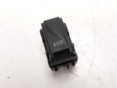 Used Switch DACIA SANDERO II TCe 90 (B8M1, B8MA, B8AC) (90 hp) 8220854