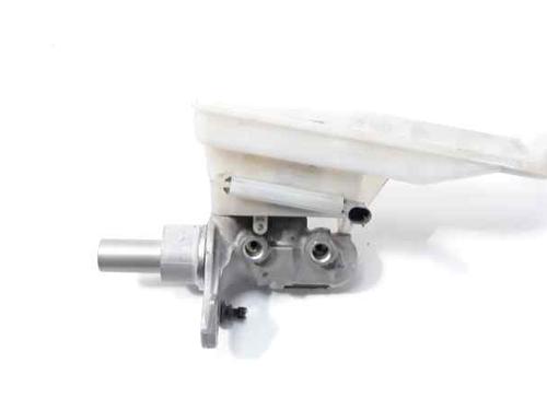 Used Brake master cylinder MERCEDES-BENZ CLA Coupe (C117) CLA 220 CDI / d (117.303) (170 hp) 2675453