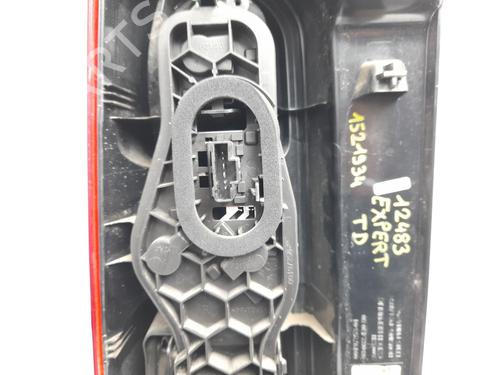 Right taillight PEUGEOT EXPERT Bus (V_) 1.6 BlueHDi 115 | BP32483003C35