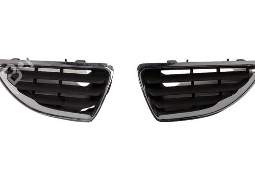 Used Grille RENAULT MEGANE I Classic (LA0/1_) 1.9 dCi (LA05) (105 hp) 8190605