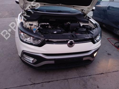 Used Front bumper reinforcement SSANGYONG XLV SUV e-XGi 160 (128 hp) 30611290