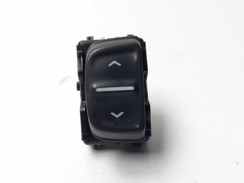 Used Right front window switch Right front window switch DACIA SANDERO II TCe 90 (B8M1, B8MA, B8AC) (90 hp) 7552006 7552006