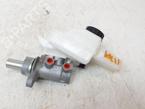 Used Brake master cylinder TOYOTA YARIS CROSS (MXP_) 1.5 Hybrid (MXPJ10) (116 hp) 28020549
