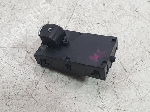 right-front-window-switch-alfa-romeo-giulia-952_-2015-36221494 main image