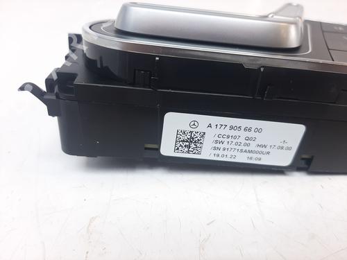 Switch MERCEDES-BENZ B-CLASS Sports Tourer (W247) B 180 (247.084) | BP24702330I30