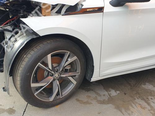 Used Left front steering knuckle SKODA ENYAQ iV Coupe (5AC) 80 (204 hp) 21807813