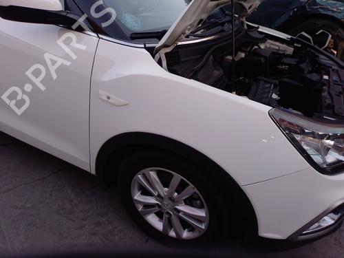 Kotflügel rechts vorne für SSANGYONG XLV SUV e-XGi 160 (128 hp) 30587100