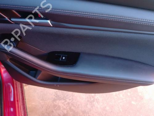 Interrupteur de vitre arrière droite MAZDA 3 Saloon (BP_) 2.0 SKYACTIV-G M Hybrid (BP5S, BP6S) (150 hp) 31775253