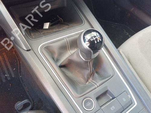 Shift knob SEAT LEON Sportstourer (KL8, KLD) 2.0 TDI 5FB711113J