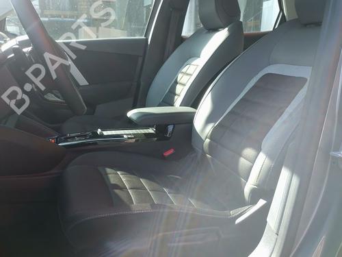 Armrest / Center console CITROËN C4 III (BA_, BB_, BC_) 1.2 PureTech 130 (BAHNSA, BAHNSB) | BP31706094I20