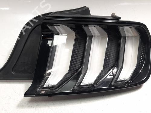 Used Right taillight FORD USA MUSTANG Coupe 5.0 V8 Bullitt (460 hp) 18966994
