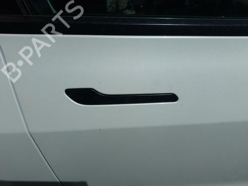 front-right-exterior-door-handle-tesla-model-3-5yj3-2017-34235646 main image