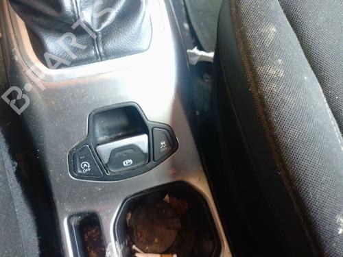 hand-brake-jeep-renegade-suv-bu-b1-bv-2014-34704479 main image