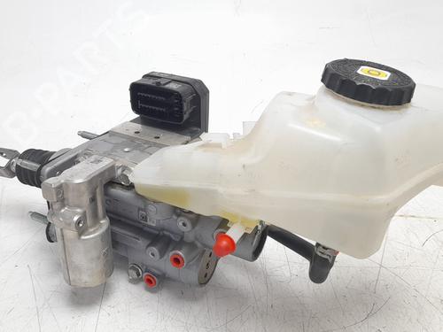 Used Brake master cylinder TOYOTA COROLLA Hatchback (_E21_, _EA1_, _EH1_) [2018-2025]  17155221