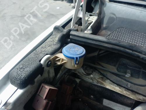Used Windscreen washer tank Windscreen washer tank 39398584 39398584