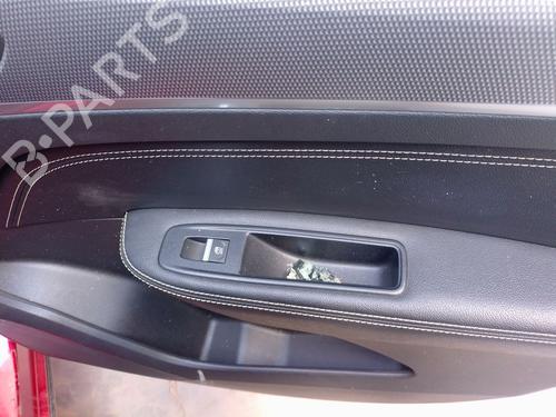 right-rear-window-switch-renault-arkana-i-lcm_-ldn_-2019-33986780 main image