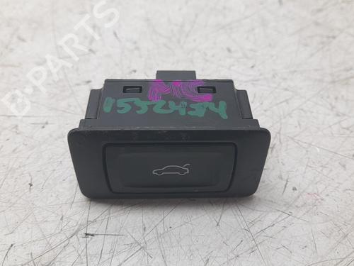 switch-audi-a4-b9-avant-8w5-8wd-2015-36596786 main image