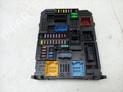 Used Fuse box Fuse box 38304317 38304317