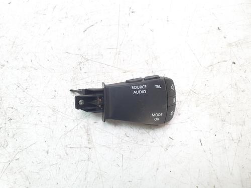 Used Switch RENAULT MEGANE IV Hatchback (B9A/M/N_) 1.3 TCe 140 (B9NB) (140 hp) 29626212
